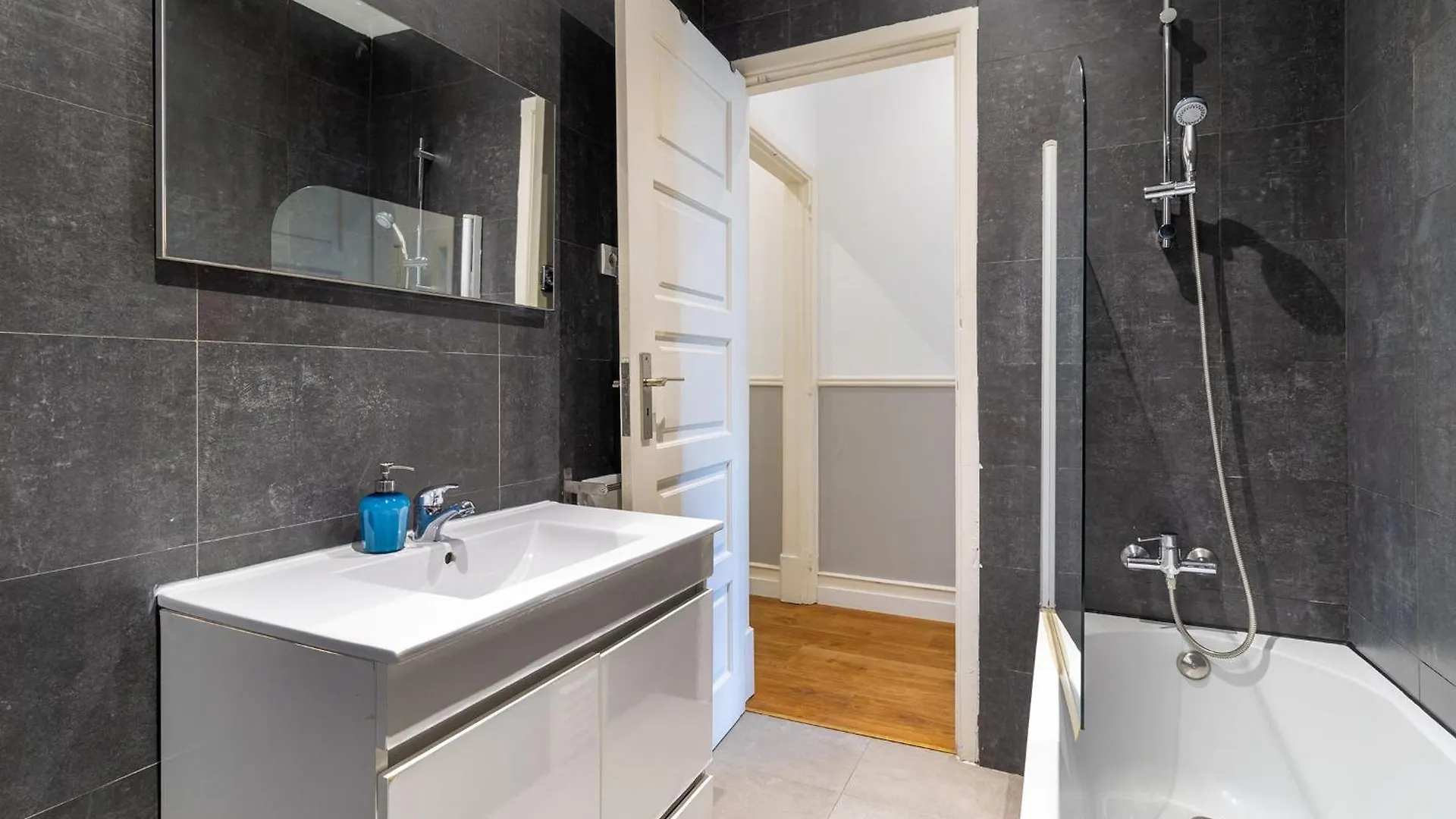 Chagas 17 By Central Hill Apartments 0*, Lisbon