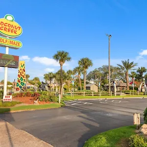 Gulf Front Master Bedroom! 2 Pools & Hot Tubs! Sleeps 8! Panama City Beach